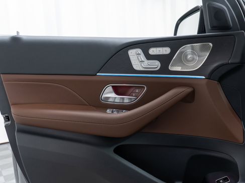 Used 2026 Mercedes-Benz GLS 450 4MATIC image 11