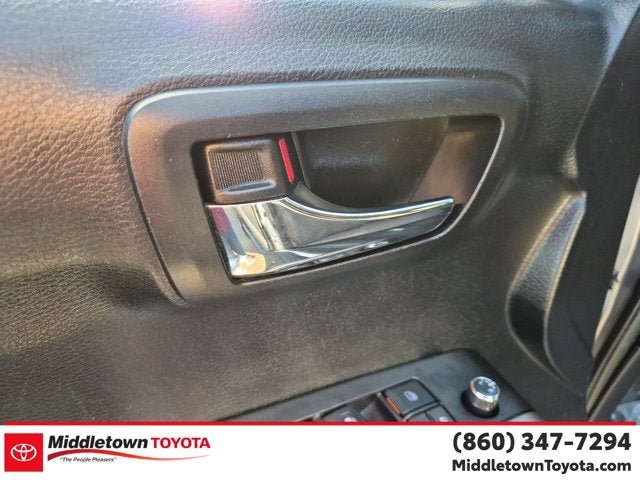 Used 2016 Toyota Tacoma TRD Sport w/ Towing Package AWD/4WD image 11