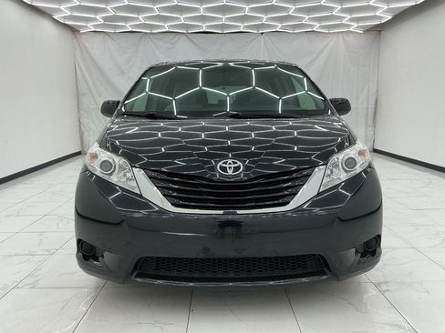 Used 2015 Toyota Sienna LE FWD image 5