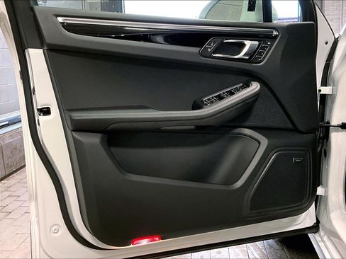 New 2026 Porsche Macan S image 16
