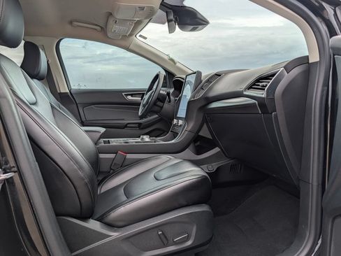 Used 2022 Ford Edge Titanium AWD/4WD image 12