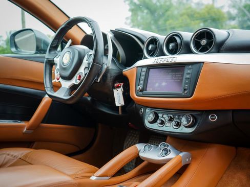 Used 2015 Ferrari FF image 13