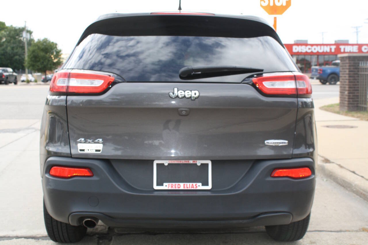 Used 2018 Jeep Cherokee Latitude Plus AWD/4WD image 5