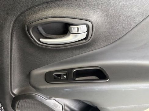 Used 2023 Jeep Renegade Latitude image 47