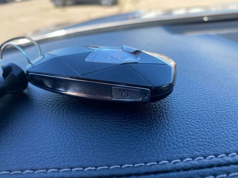 Used 2025 Genesis G70 2.5T image 27