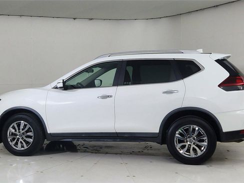 Used 2020 Nissan Rogue SV image 4