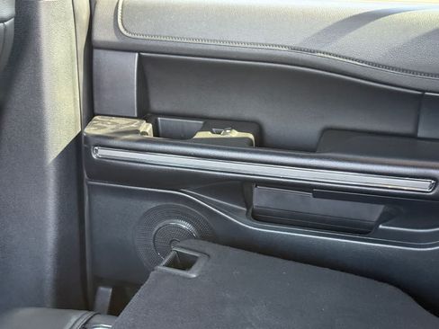 Used 2020 Ford Expedition XLT w/ Equipment Group 202A AWD/4WD image 12
