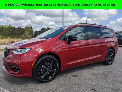 New 2026 Chrysler Pacifica Select