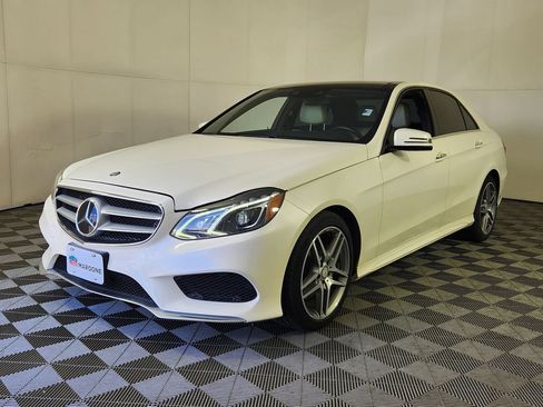 Used 2015 Mercedes-Benz E 400 4MATIC Sedan image 3