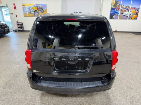 Used 2016 Dodge Grand Caravan SE FWD image 17