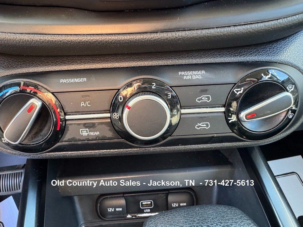 Used 2021 Kia Soul LX FWD image 26