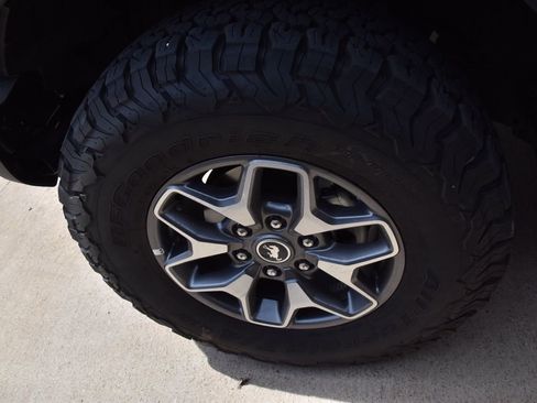 Used 2025 Ford Bronco Badlands image 10
