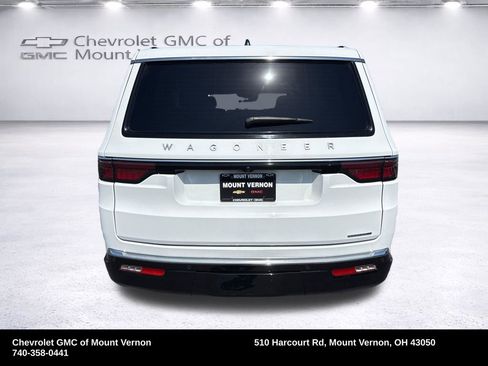 Used 2024 Jeep Wagoneer Series II AWD/4WD image 4