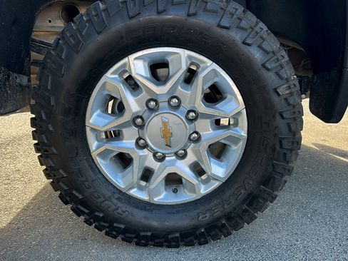 Used 2024 Chevrolet Silverado 2500 LT AWD/4WD image 10
