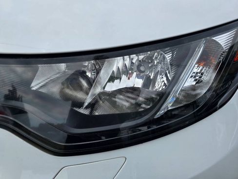 Used 2018 Land Rover Discovery SE AWD/4WD image 9