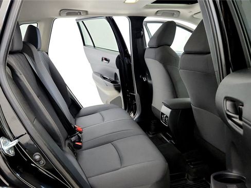 Used 2023 Toyota Corolla Cross LE w/ Moonroof Package image 18