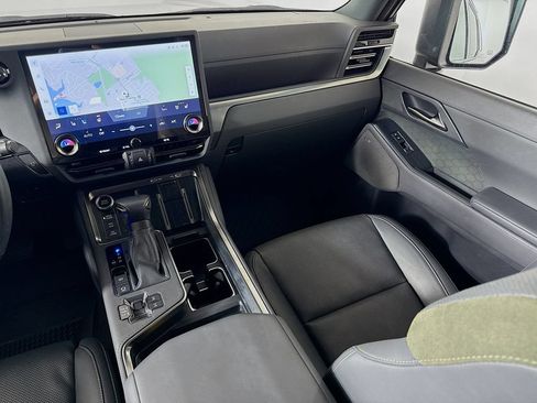 Used 2024 Lexus GX 550 AWD/4WD image 25