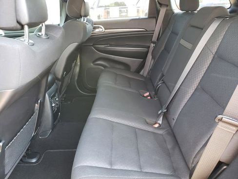 Used 2020 Jeep Grand Cherokee Laredo AWD/4WD image 13