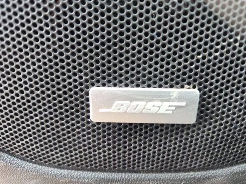 Used 2023 GMC Acadia SLT w/ Technology Package image 29