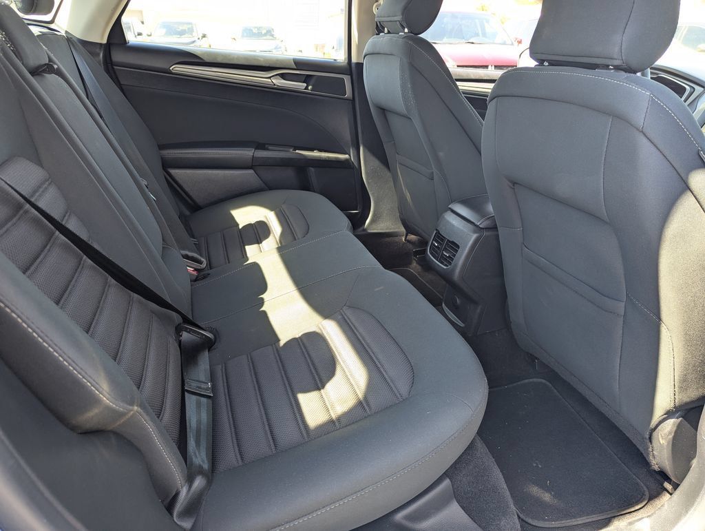 Used 2017 Ford Fusion SE w/ Fusion SE Technology Package FWD image 27