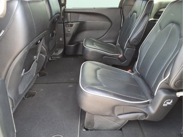 Used 2026 Chrysler Pacifica Limited w/ S Appearance Package FWD image 12