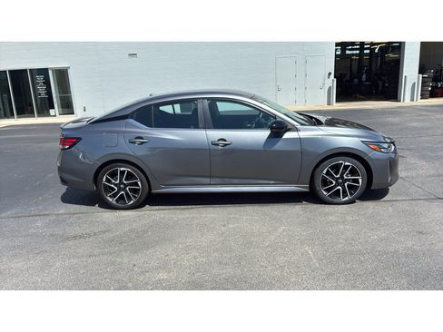 Used 2025 Nissan Sentra SR FWD image 7