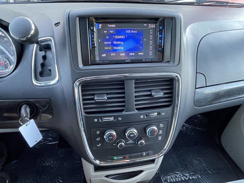 Used 2016 Dodge Grand Caravan SE w/ Quick Order Package 29E SE image 28