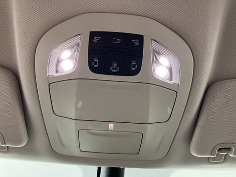 Used 2024 Chrysler Pacifica Touring-L FWD image 34