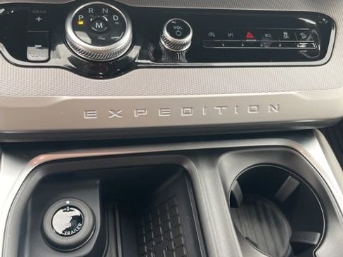 New 2025 Ford Expedition Active image 19
