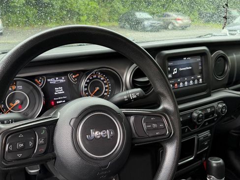 Used 2022 Jeep Gladiator Sport AWD/4WD image 7