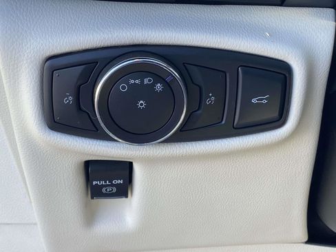 Used 2018 Lincoln MKX Black Label w/ Driver Assistance Package image 18