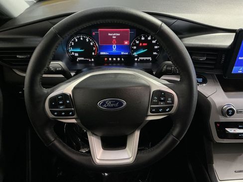 Used 2023 Ford Explorer XLT AWD/4WD image 17