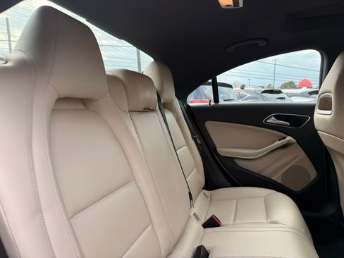 Used 2014 Mercedes-Benz CLA 250 4MATIC image 29