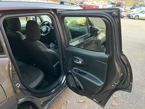 Used 2017 Jeep Renegade Altitude image 16