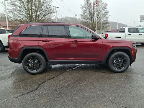 New 2026 Jeep Grand Cherokee Altitude image 7