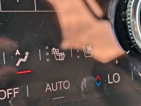 Used 2024 GMC Acadia Denali w/ Super Cruise Package image 37