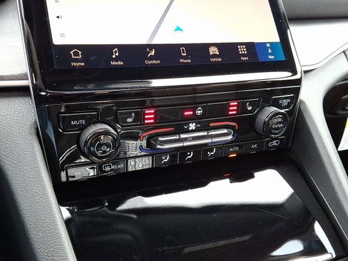 New 2025 Jeep Grand Cherokee L Limited w/ Black Appearance Package image 19