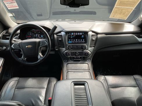 Used 2019 Chevrolet Suburban Premier AWD/4WD image 17