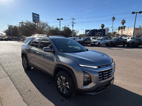 Used 2025 Chevrolet Equinox LT w/ Convenience Package II image 2