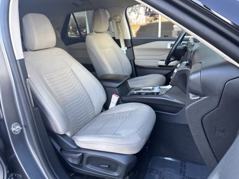 Used 2021 Ford Explorer XLT image 15
