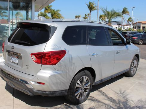 Used 2019 Nissan Pathfinder SL image 9