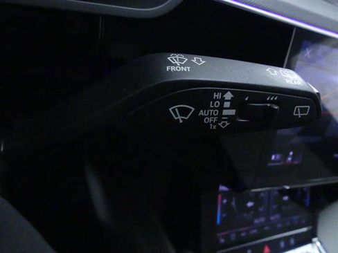 Used 2024 Audi Q8 e-tron Prestige image 24