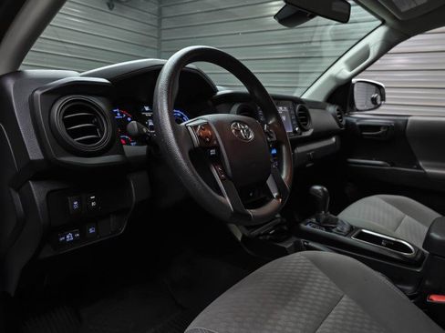 Used 2022 Toyota Tacoma SR AWD/4WD image 12