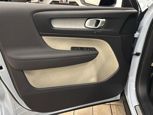 Used 2026 Volvo XC40 B5 Plus w/ Protection Package Premier image 21