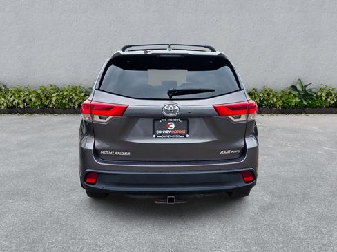 Used 2019 Toyota Highlander XLE image 7