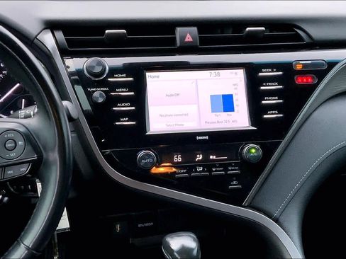 Used 2020 Toyota Camry SE image 7