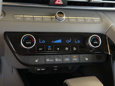 Certified 2025 Hyundai Elantra SEL FWD image 15