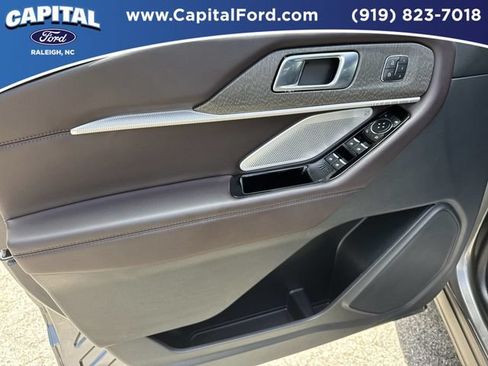Used 2025 Ford Explorer Platinum RWD image 20