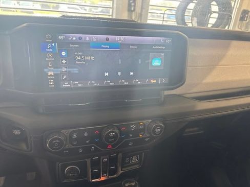 Used 2025 Jeep Wrangler Unlimited Sahara AWD/4WD image 29