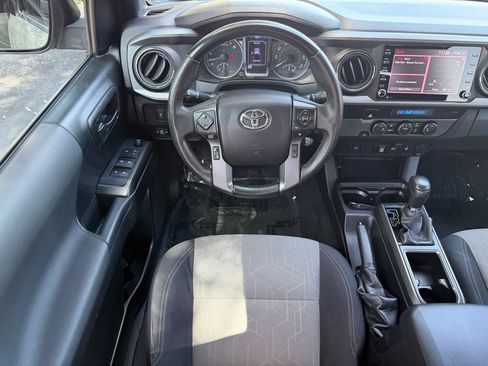 Used 2022 Toyota Tacoma TRD Off-Road RWD image 15